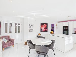 Breakfast Kitchen- click for photo gallery